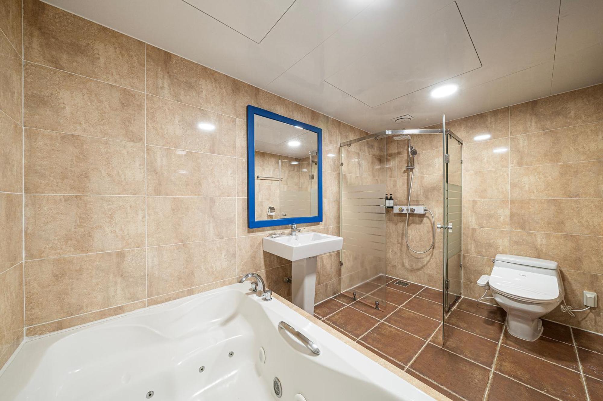 ג'גו Noblesse Hotel מראה חיצוני תמונה