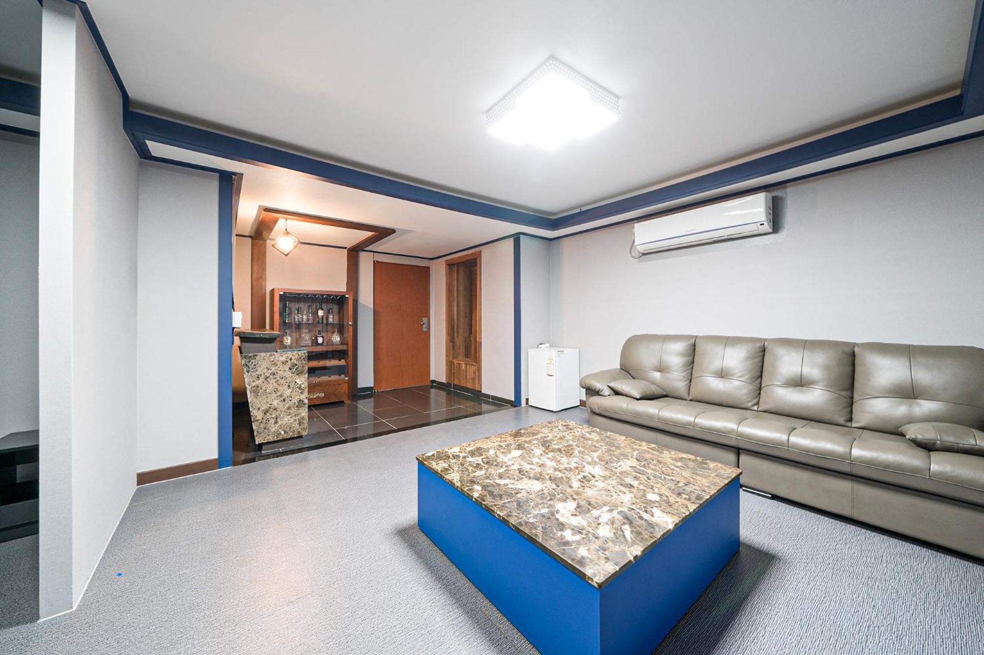 ג'גו Noblesse Hotel מראה חיצוני תמונה
