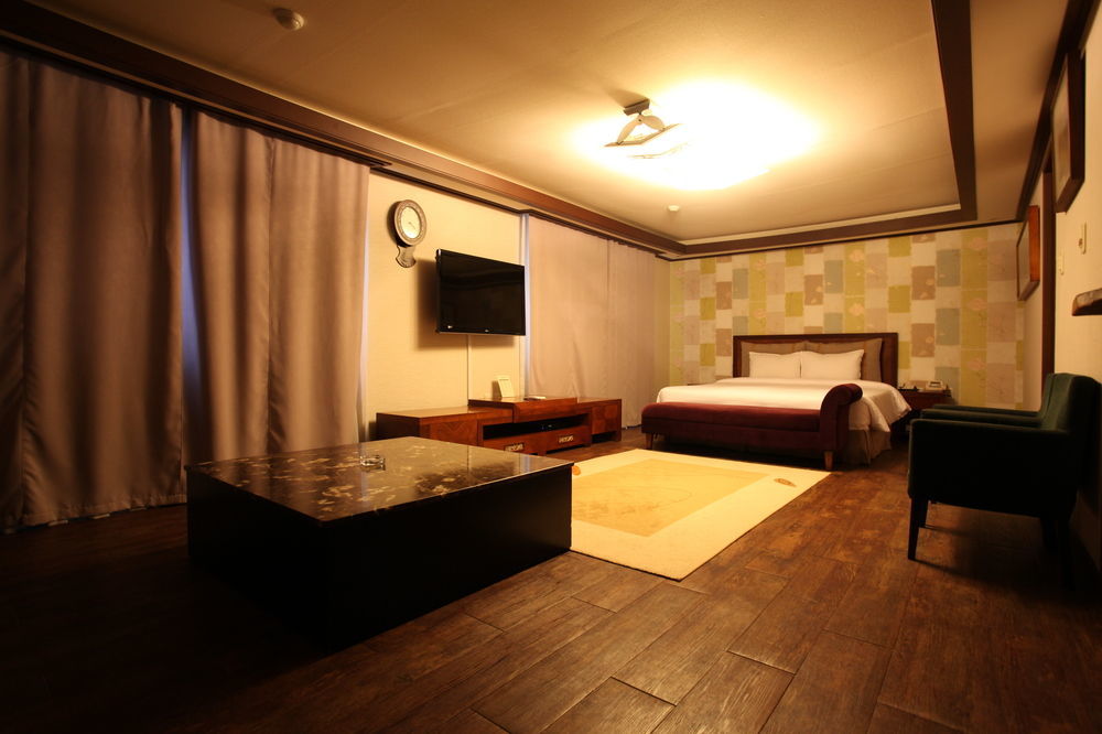 ג'גו Noblesse Hotel מראה חיצוני תמונה