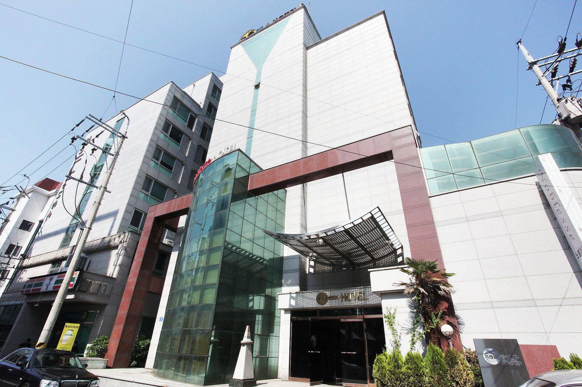 ג'גו Noblesse Hotel מראה חיצוני תמונה