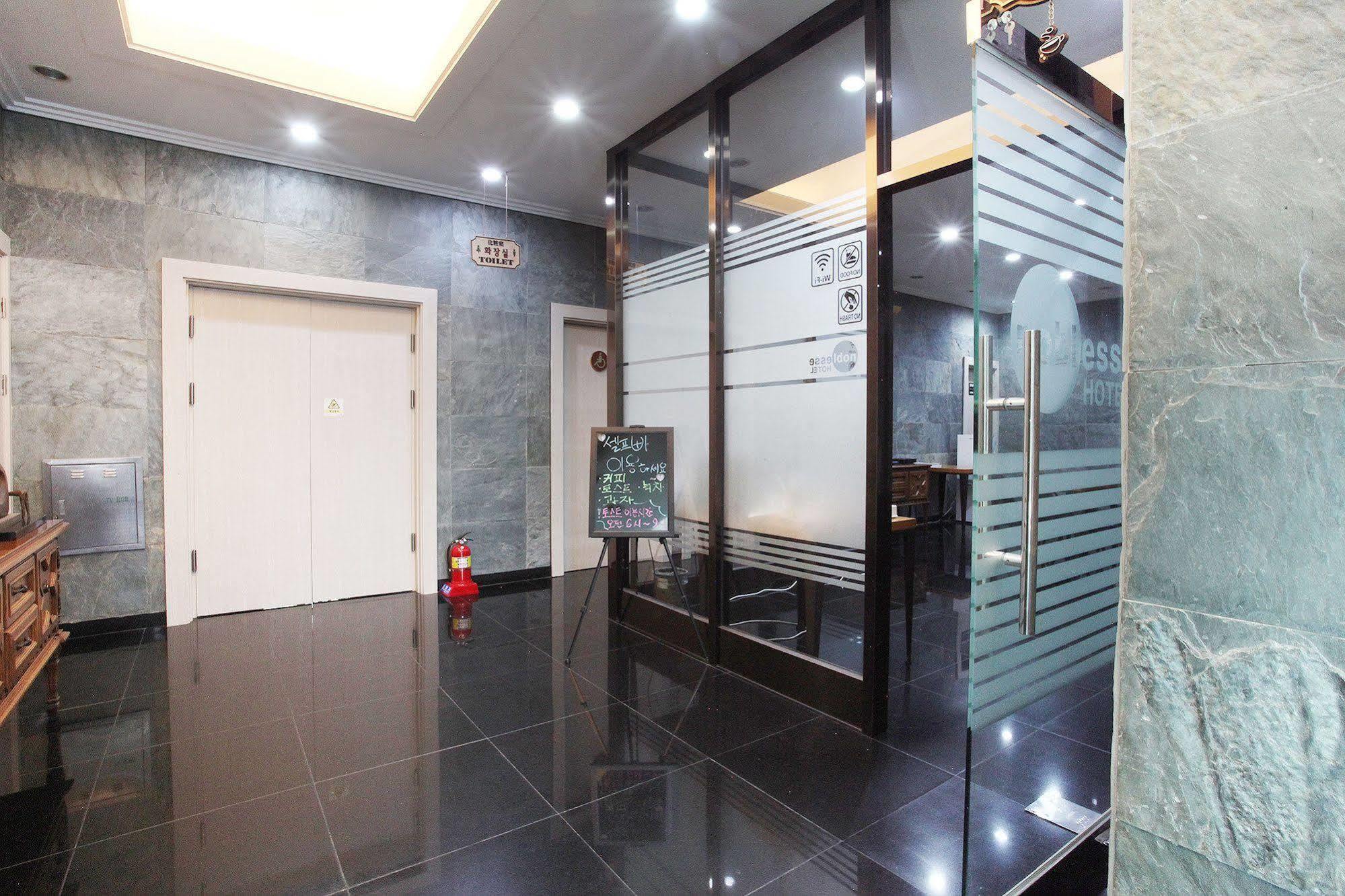 ג'גו Noblesse Hotel מראה חיצוני תמונה
