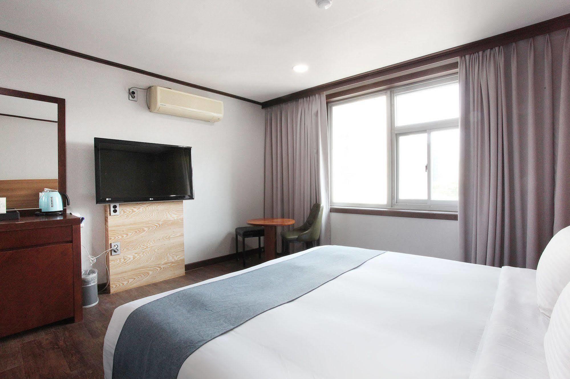 ג'גו Noblesse Hotel מראה חיצוני תמונה