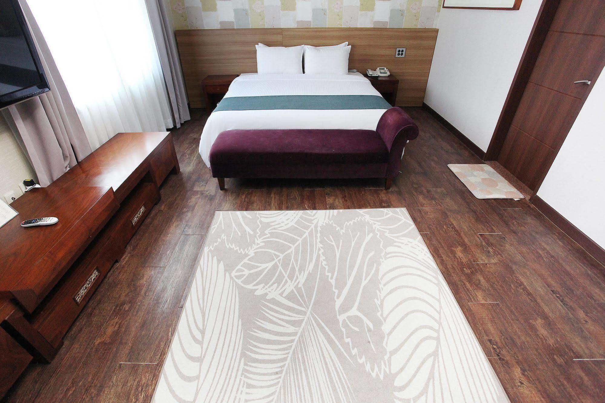ג'גו Noblesse Hotel מראה חיצוני תמונה