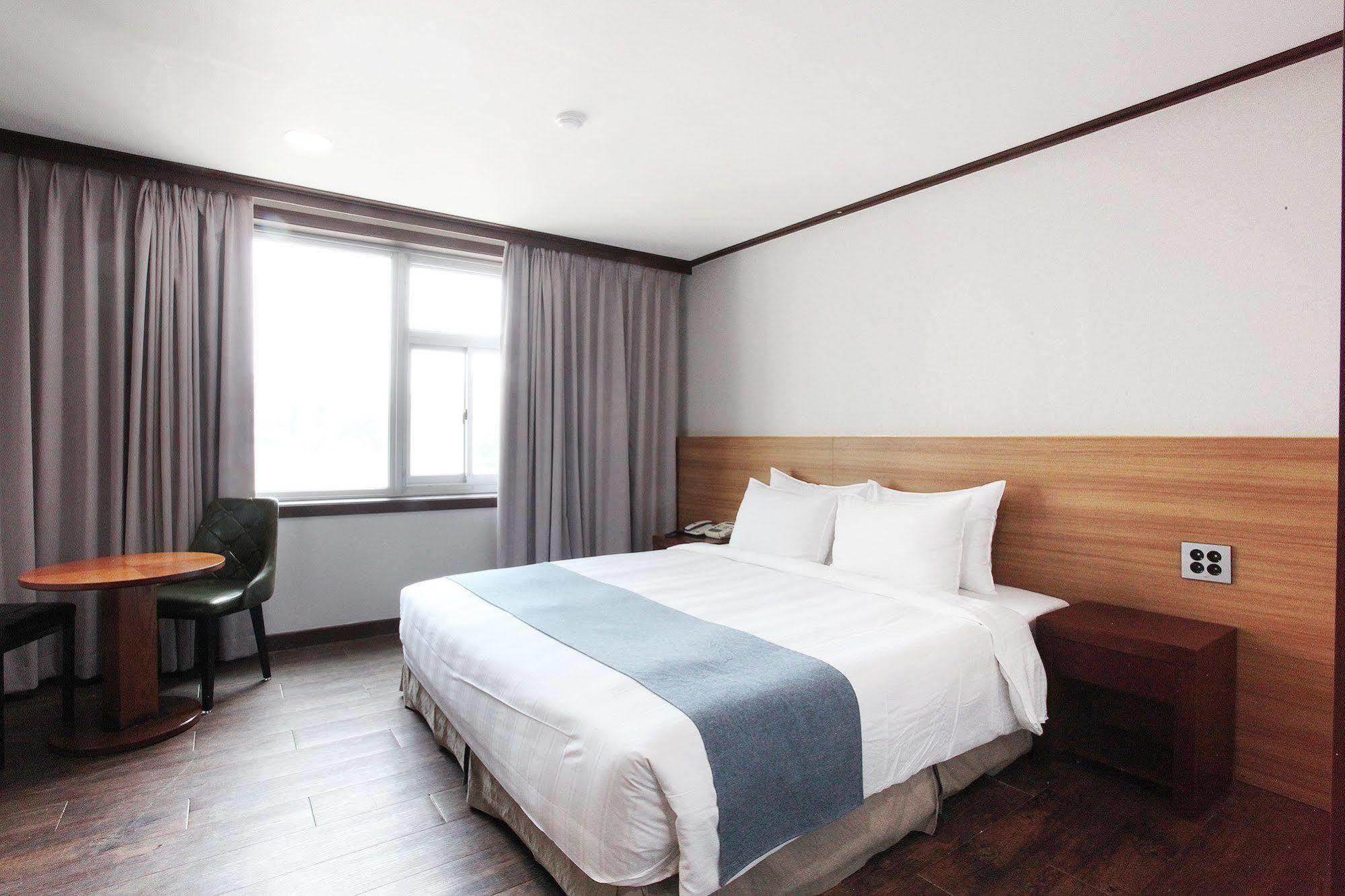 ג'גו Noblesse Hotel מראה חיצוני תמונה