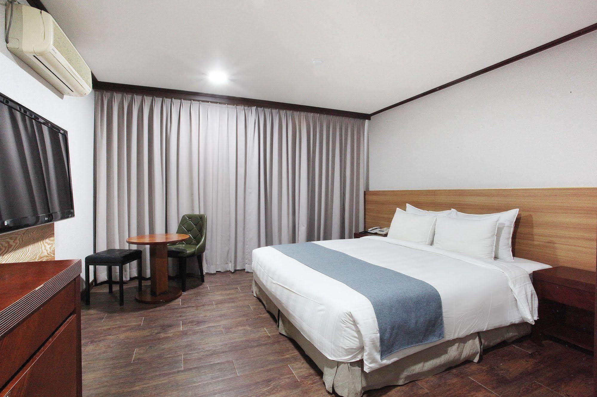 ג'גו Noblesse Hotel מראה חיצוני תמונה