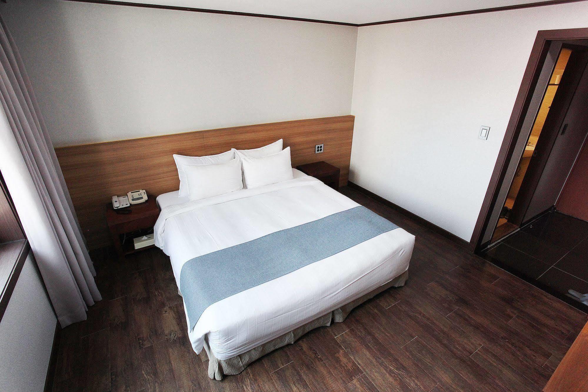 ג'גו Noblesse Hotel מראה חיצוני תמונה
