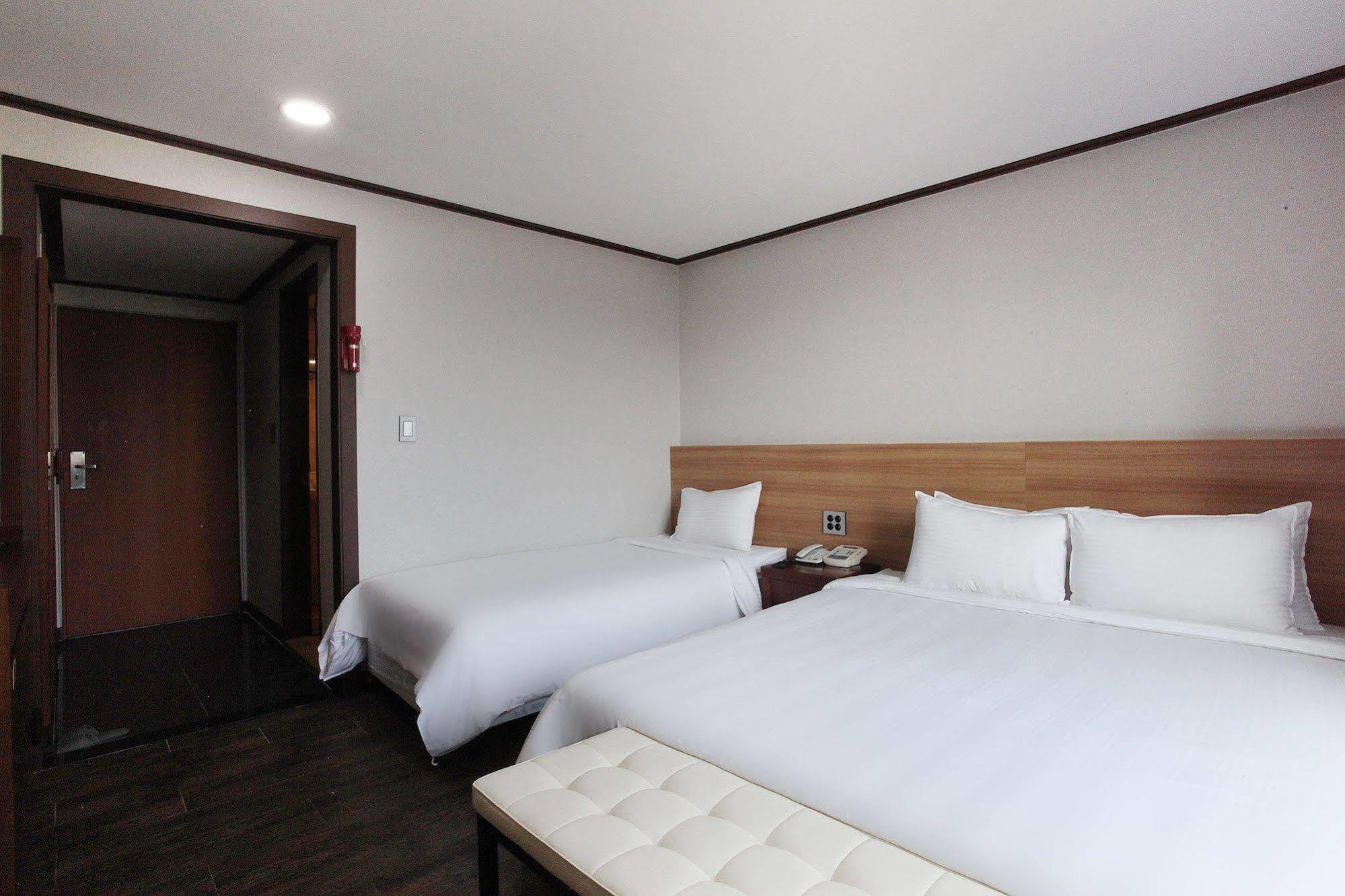 ג'גו Noblesse Hotel מראה חיצוני תמונה