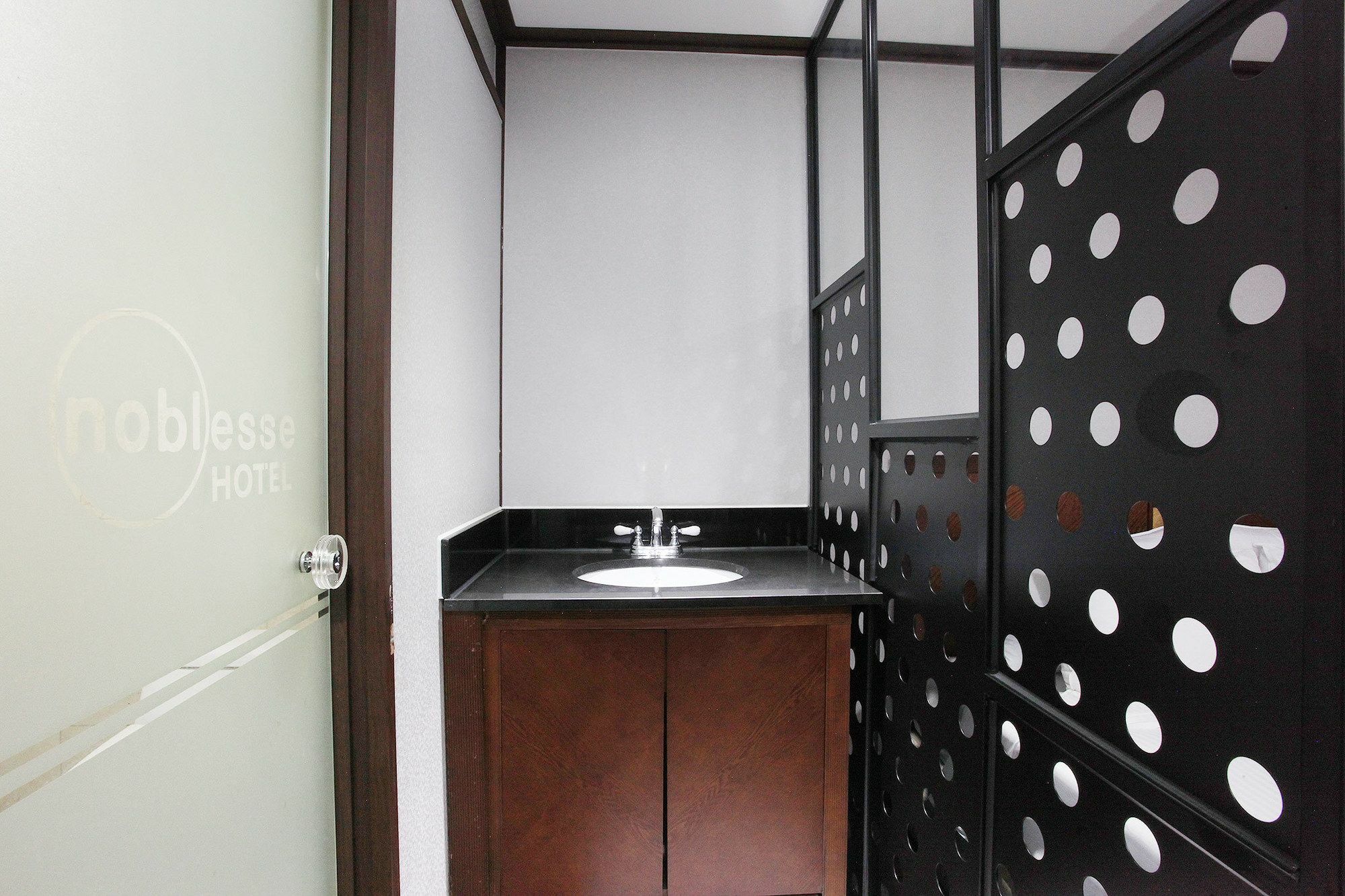 ג'גו Noblesse Hotel מראה חיצוני תמונה